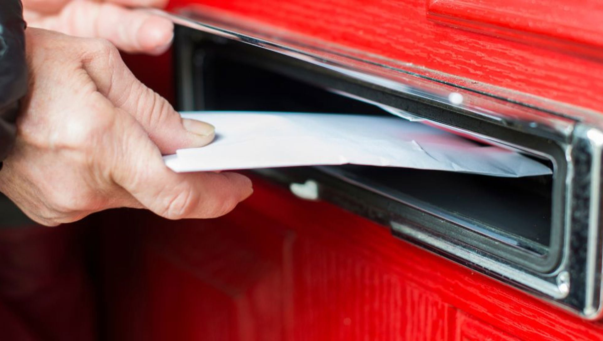 HERO - Ofcom proposes to cap Second Class stamp price for a further year