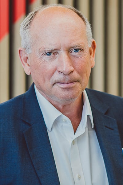 Sir Ian Cheshire 400x600