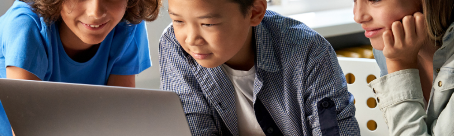 Children on laptop Hero