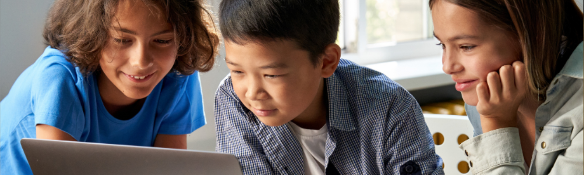 children on laptop Social