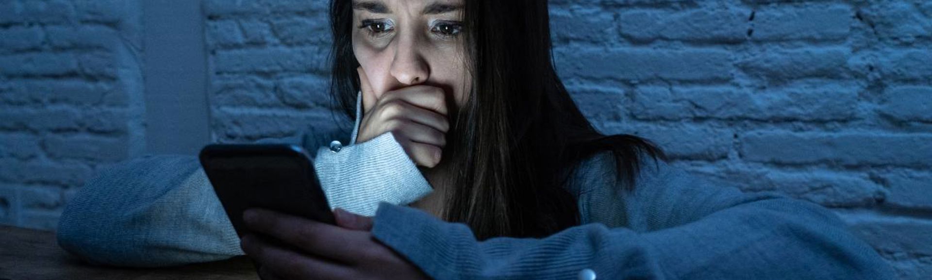 Concerned looking woman on laptop