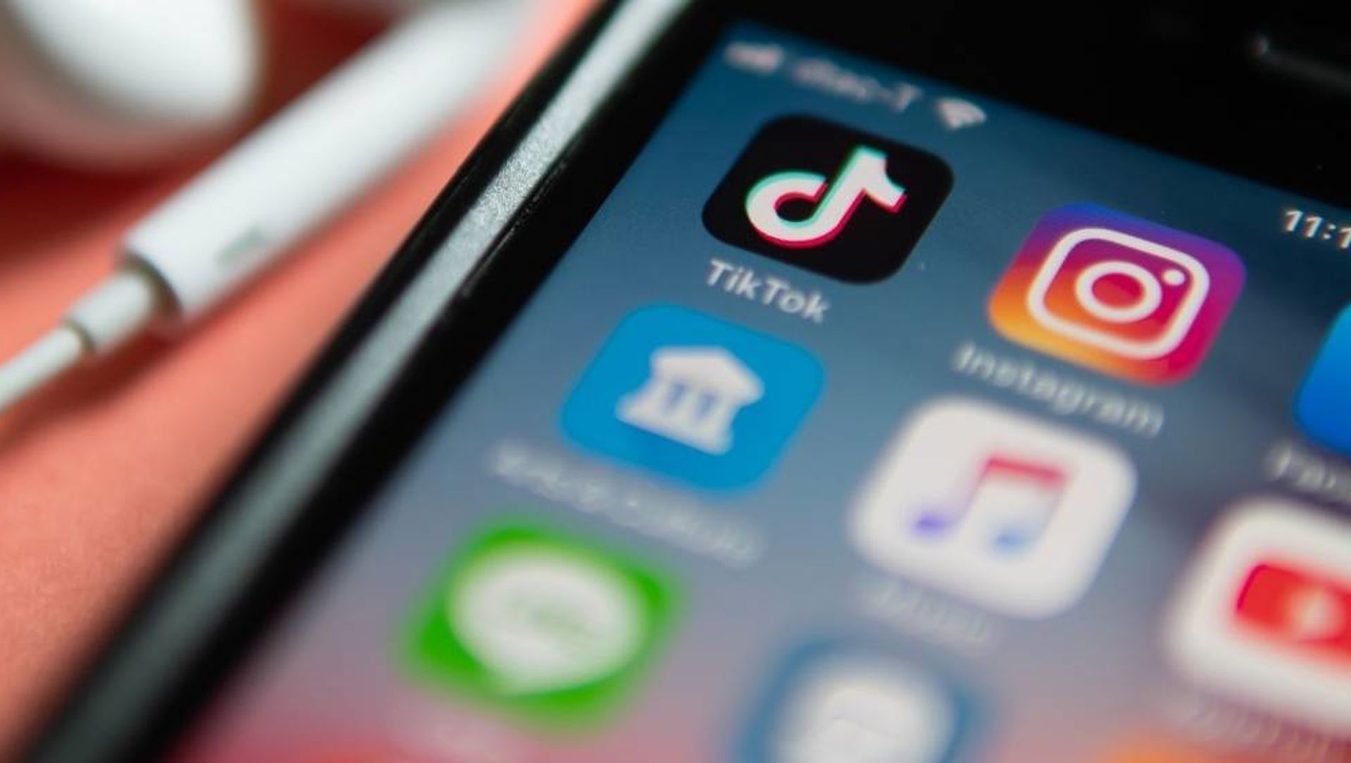 Smartphone screen showing TikTok and other social media app icons