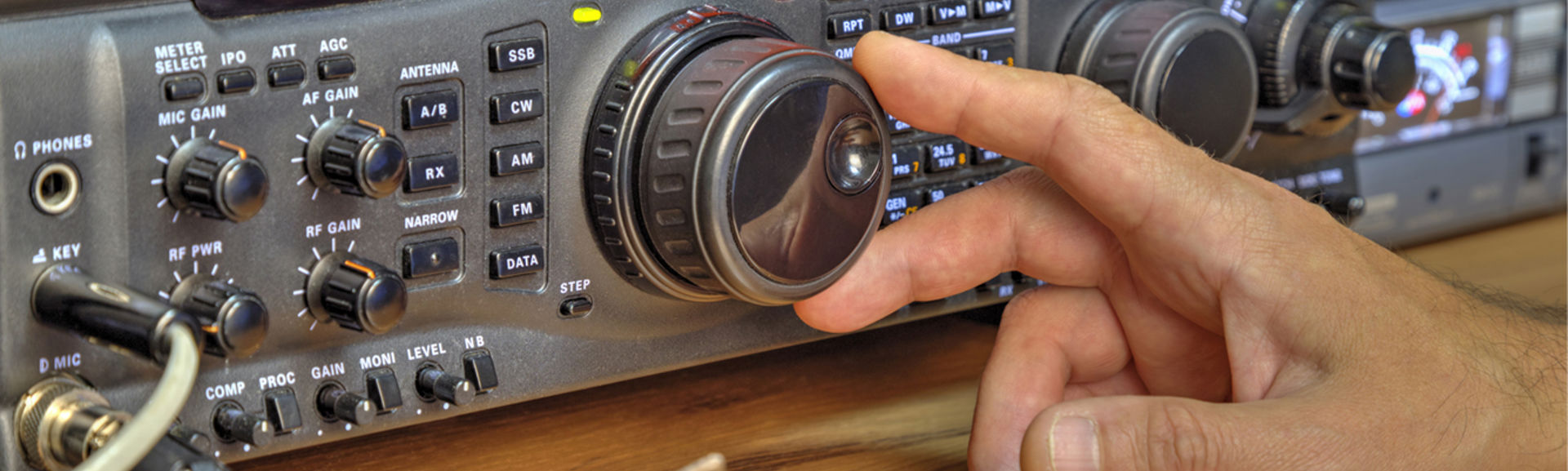 Using a high frequency radio amateur transceiver